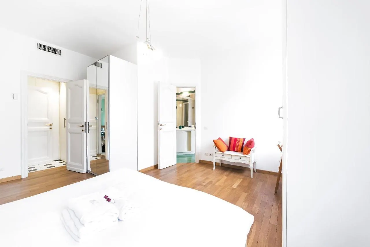 Apartment Loreto Elegant Flat Milan