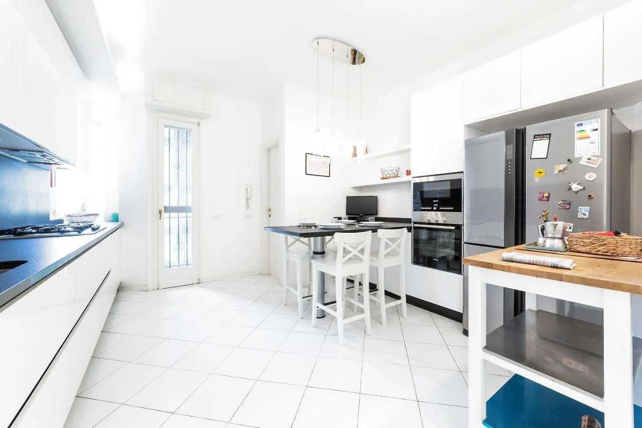 Apartment Loreto Elegant Flat Milan